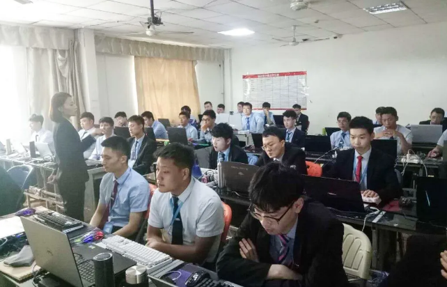 八维教育互联网相关专业培训