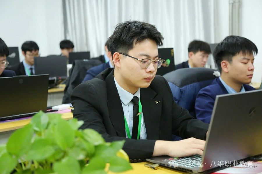 八维教育解锁全能密码塑造未来复合型人才