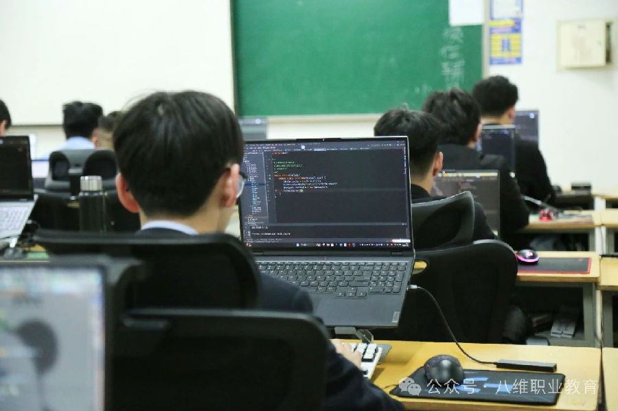 上海大数据培训机构哪个口碑好推荐八维职业学校的理由