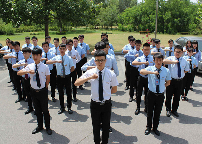 八维培训学校学子校园学习生活