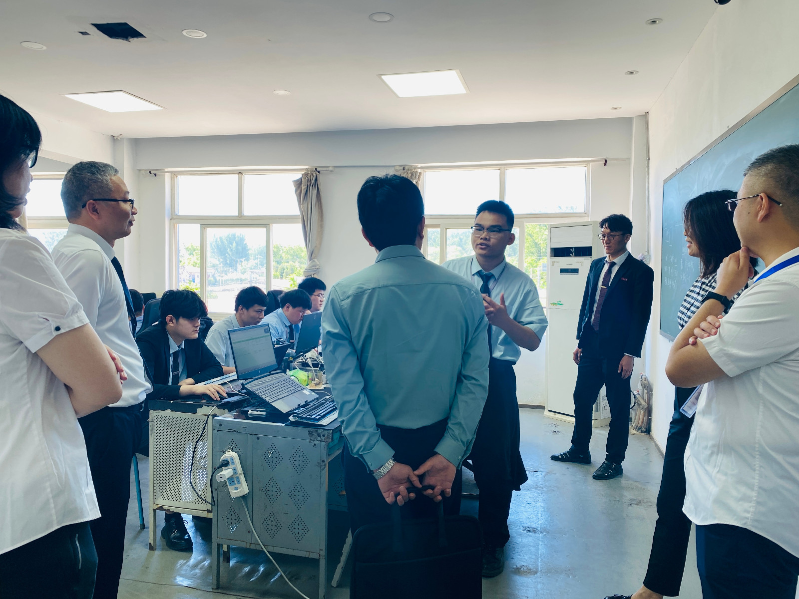 八维职业学校网络工程专业学子学习生活风采