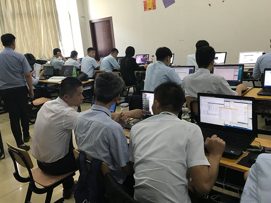 八维学校大数据课程：解锁数据奥秘，塑造未来科技领袖！