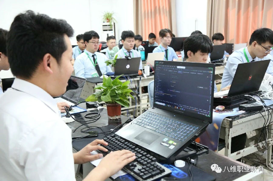 八维职业学校北京网站工程7月智慧交通特色班火爆来袭！
