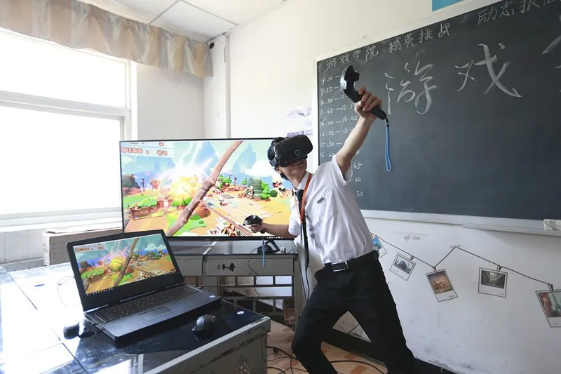 八维学校游戏开发：逐梦之旅，打造游戏界的璀璨新星！