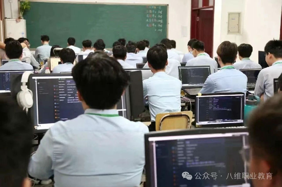 八维教育：匠心培育，打造高素质IT技术人才的新高地！