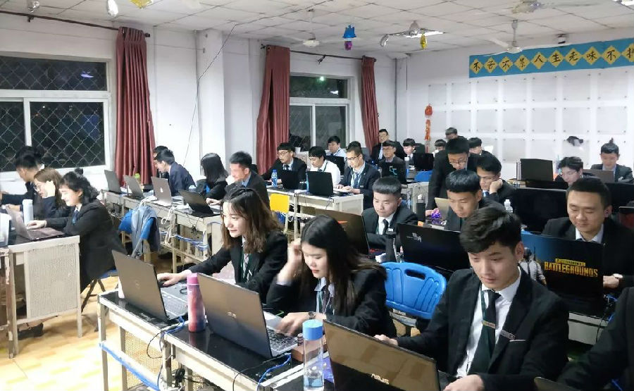 八维学校：探索科技教育前沿，打造未来精英摇篮！