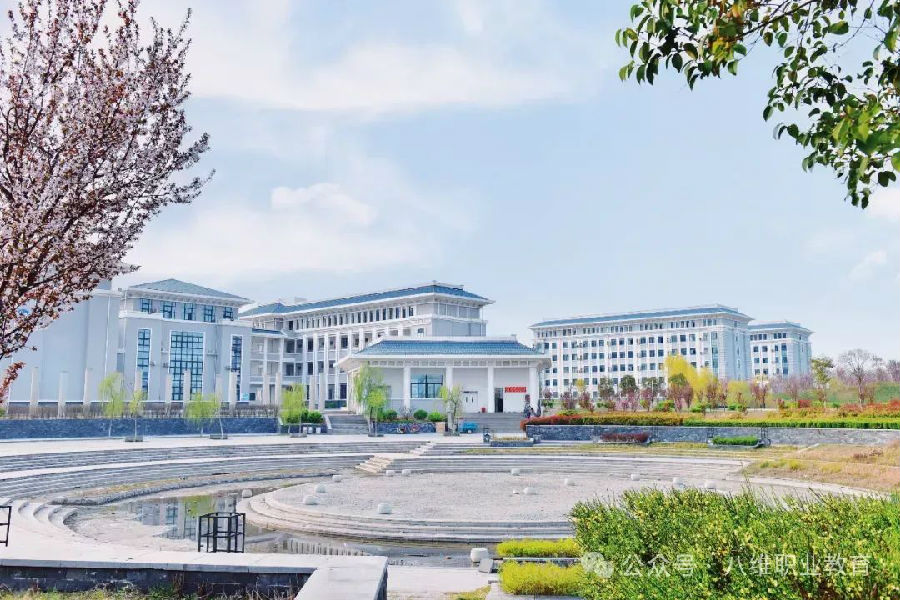 八维学校实习机会丰富，职业之路从这里启航！