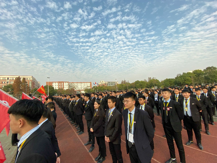 八维教育智驭未来，培育人工智能时代新领袖！