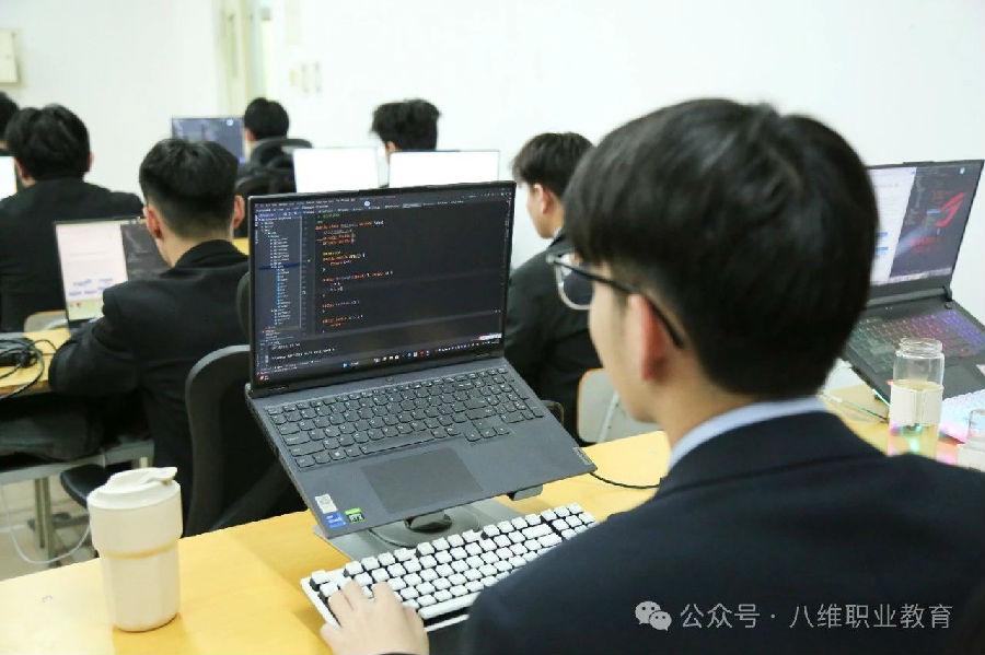 江苏宿迁八维教育：解锁云计算的无限可能，打造IT精英新摇篮！
