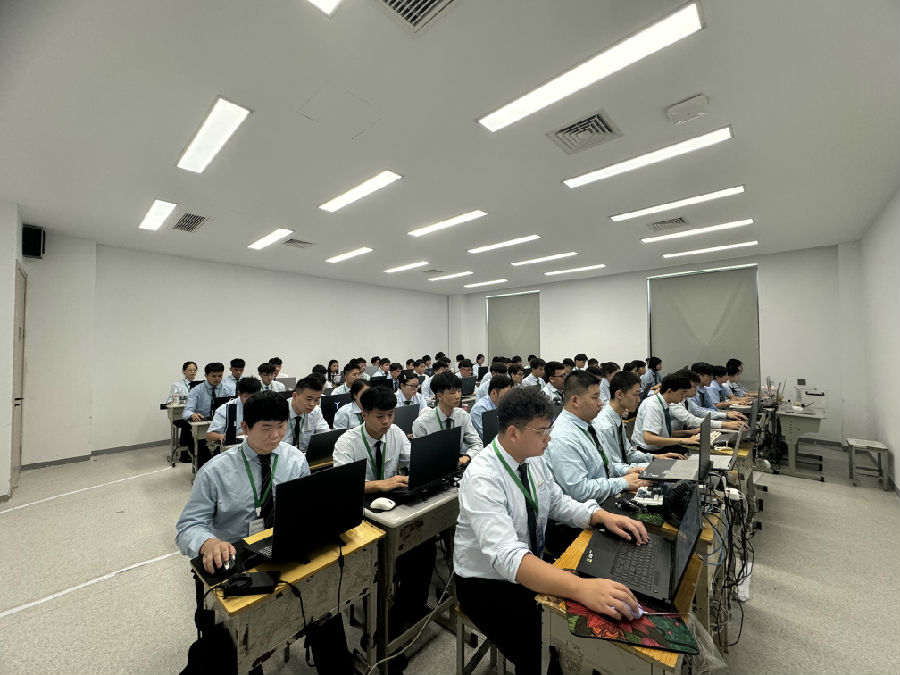 江苏宿迁八维教育：数字领域领航者，打造未来科技精英的摇篮！