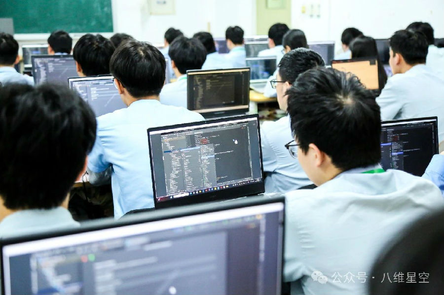 八维职业学校：网络安全领域的先锋，筑梦数字世界的守护者！