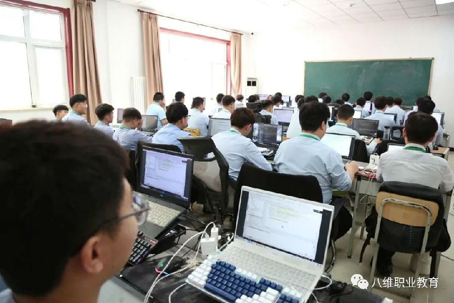 江苏宿迁八维学校：数字技术人才摇篮，铸就未来智慧精英！