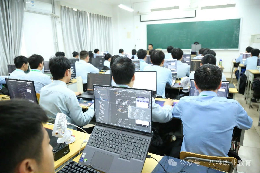 江苏宿迁八维学校：数字人才培养硕果累累，引领教育行业新风潮！