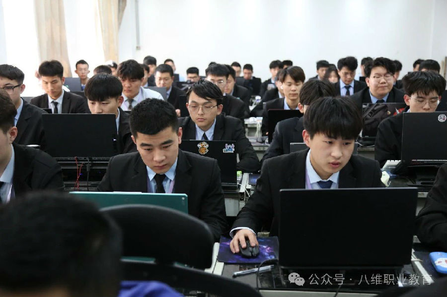 江苏宿迁八维学校：解锁大学生数字技能，开启未来科技大门！