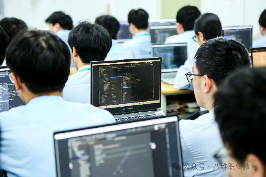 八维职业学校：锻造数字时代精英，引领数字人才新风尚！