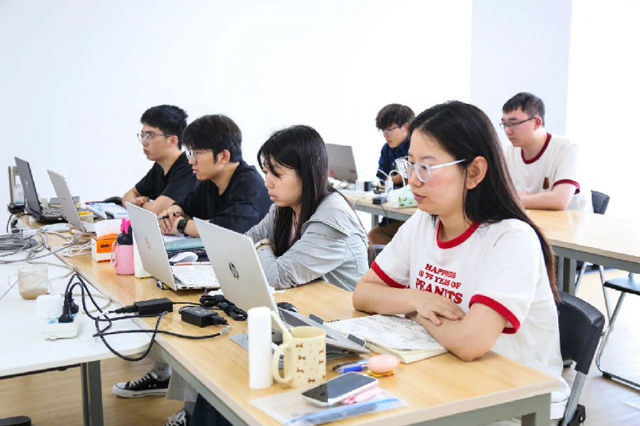 八维职业学校：大学生短期精英班，开启职场高速通道！