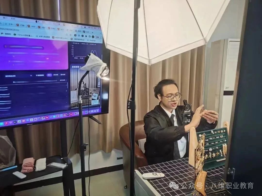 八维职业学校：解锁职业学校新篇章，锻造文科生多元化发展的璀璨舞台！