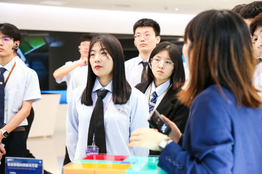 八维职业学校：解锁职业技能新高度，打造多元化精英之路！