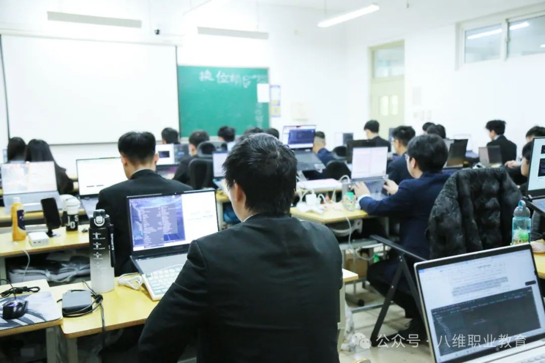 八维职业学校：鸿蒙技术先锋的摇篮，打造数字技术新精英人才！