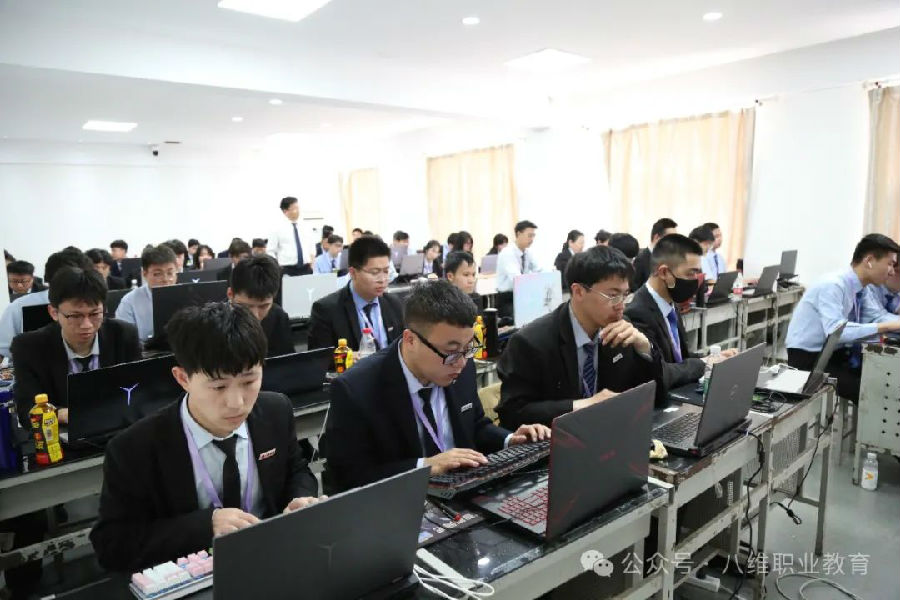 八维职业学校：解锁未来就业新机遇，打造未来数字精英的摇篮！